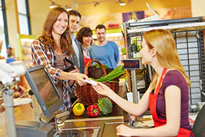 Beleuchtung der Kassen im Supermarkt